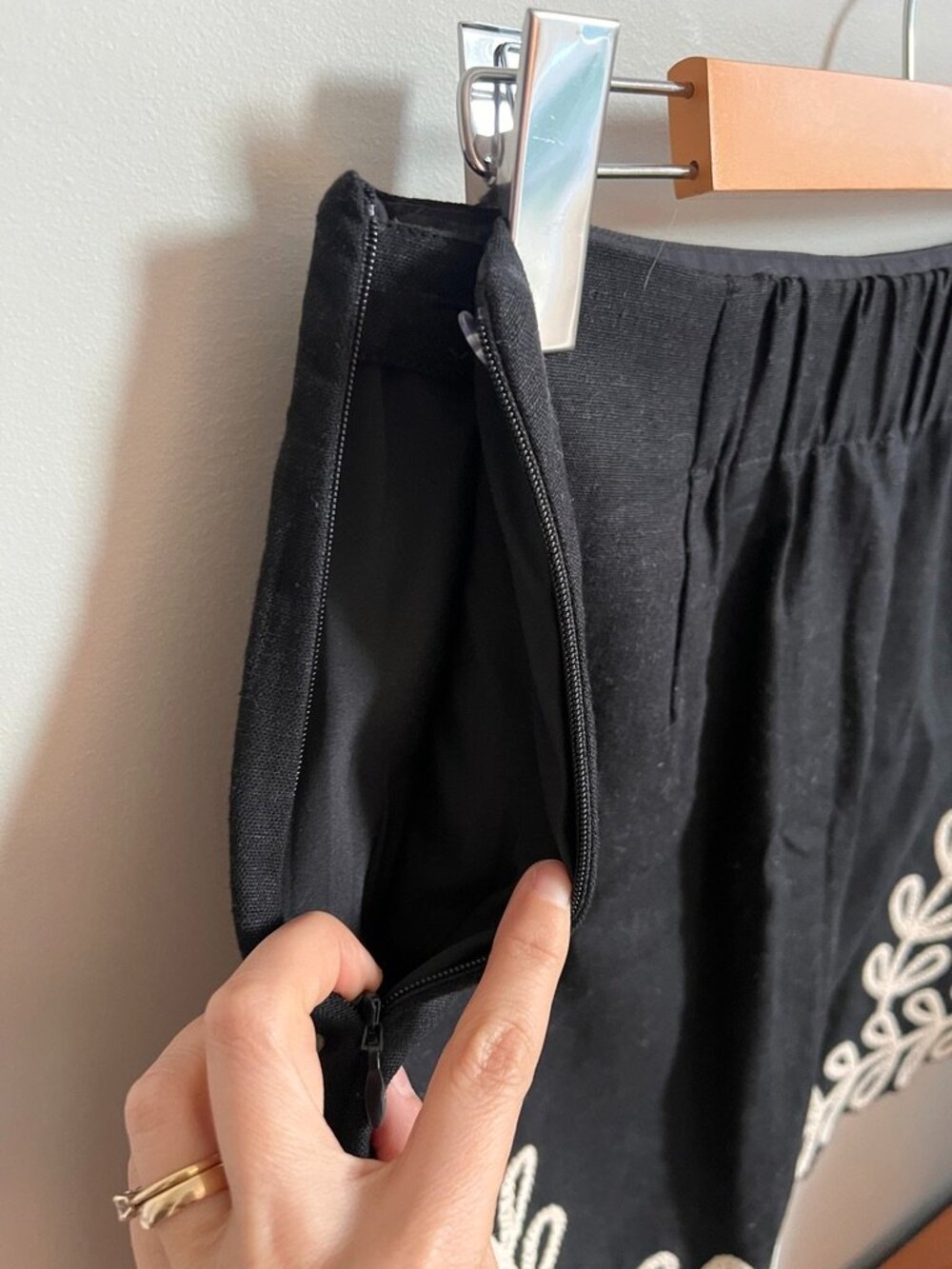 Maison d’Amélie Paris Black Linen Embroidered Mini Skirt – Size 4 - Picture 5 of 10